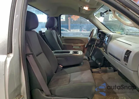 2011 Chevrolet Silverado K1500 z USA, uszkodzony, nr VIN 1GCNKPE09BZ381864